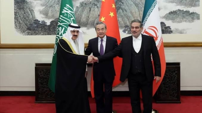 توافق ایران و عربستان با حضور"علی شمخانی" دبیر شورای امنیت ایران، "وانگ یی" وزیر امور خارجه‌ی چین و  "مساعد بن محمد العبیان" رئیس شورای امنیت عربستان امضاء شد